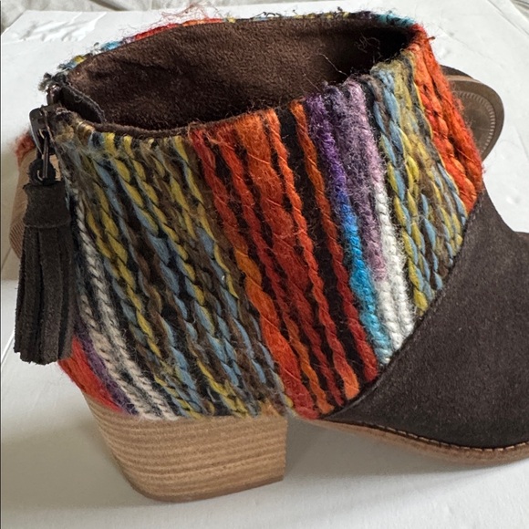 TOMS Leila Chocolate Brown Suede Colorful Yarn Back Zipper Fringe Bootie Sz 8W - Picture 3 of 13